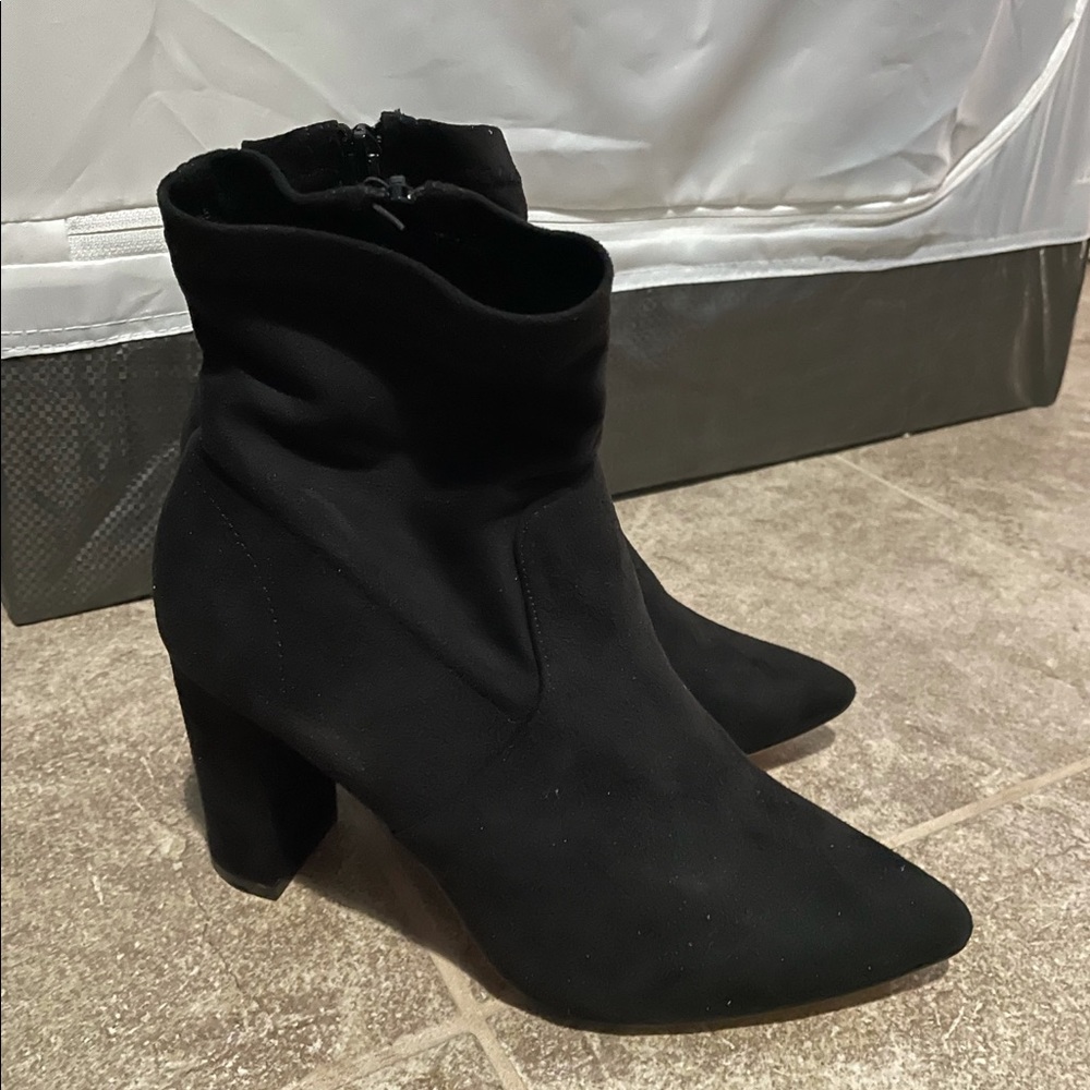 NWOT Catherine Malandrino Black Suede Ankle Boots